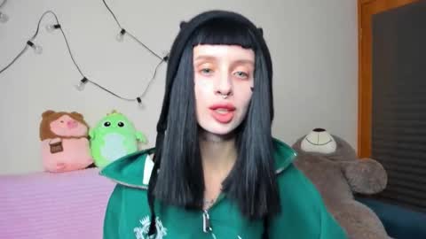 Snapshot of flowerofsin2001 chatting on 2, 10, 2025 Flower online show from 2, 10, 2025