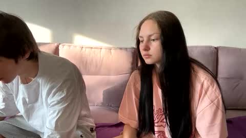 flowerscouple online show from 9, 9, 2025