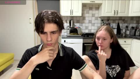flowerscouple online show from 30, 4, 2026