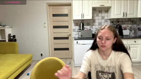 flowerscouple online show from 9, 5, 2026