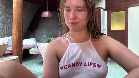 Snapshot of fluffy_bunnyxxx chatting on 10, 1, 2025 fluffy_bunnyxxx online show from 10, 1, 2025