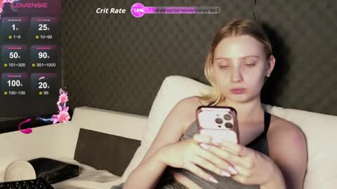 fluffy_cloude online show from 20, 5, 2026