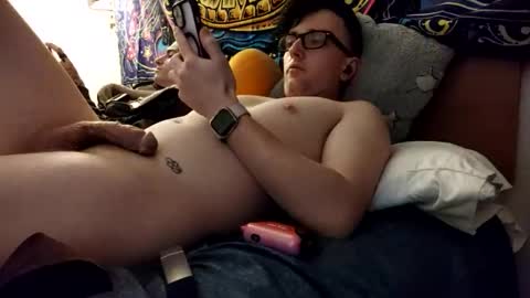 Snapshot of flypanda26 chatting on 20, 3, 2026 Femboyhunglikeahorse online show from 20, 3, 2026