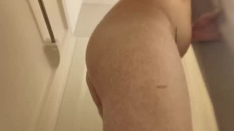 Snapshot of flypanda26 chatting on 22, 3, 2026 Femboyhunglikeahorse online show from 22, 3, 2026