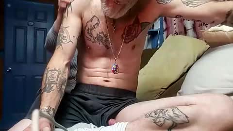 Snapshot of foxbodydave chatting on 21, 12, 2025 foxbodydave online show from 21, 12, 2025