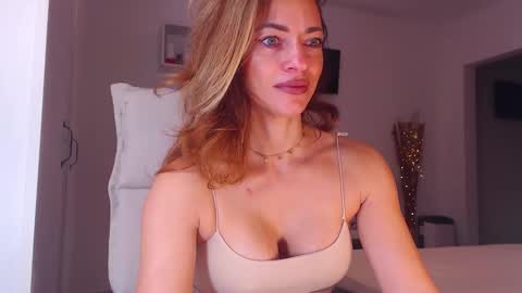 Adela - Single mom. 40 y online show from 14, 10, 2025