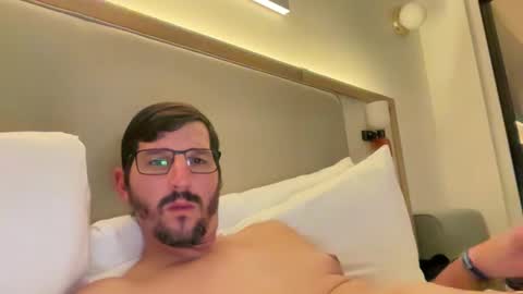 Snapshot of fp004 chatting on 19, 10, 2025 fp004 online show from 19, 10, 2025