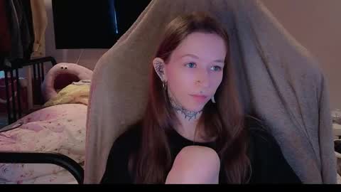 fran_bow online show from 7, 5, 2026