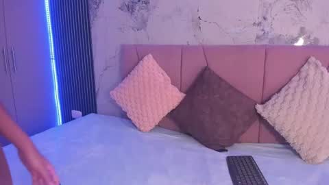 Laura online show from 4, 8, 2026