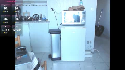 Snapshot of francky34300 chatting on 25, 10, 2025 yogapants online show from 25, 10, 2025