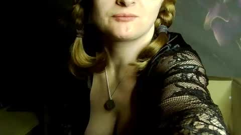 Snapshot of frauket chatting on 21, 10, 2025 FrauKet online show from 21, 10, 2025