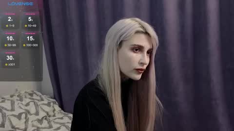 Snapshot of fraulein_mooon chatting on 12, 1, 2025 Asya UwU online show from 12, 1, 2025