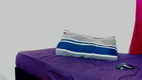 Snapshot of freakyscarlrt00 chatting on 8, 11, 2025 FreakyScarlet00 online show from 8, 11, 2025