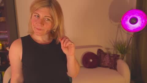 Snapshot of french_devotion chatting on 12, 2, 2025 Louise or Lou 3 online show from 12, 2, 2025