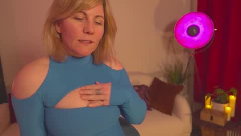 Snapshot of french_devotion chatting on 5, 3, 2025 Louise or Lou 3 online show from 5, 3, 2025