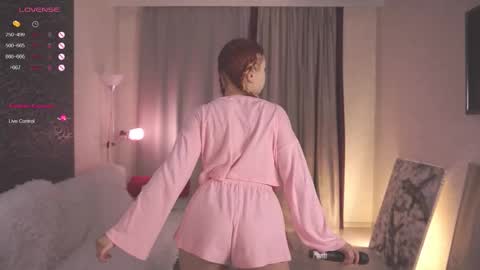 Snapshot of frencheseyes chatting on 25, 9, 2025 frencheseyes online show from 25, 9, 2025