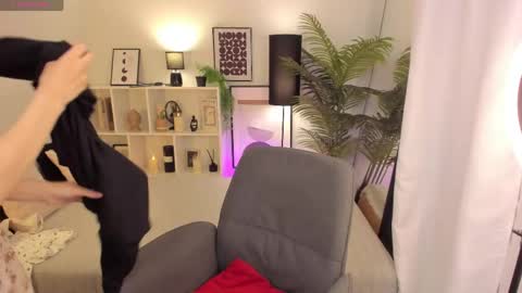 Snapshot of freya_bloss chatting on 7, 6, 2026 Laura online show from 7, 6, 2026