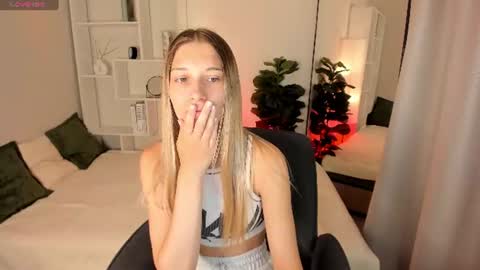 Snapshot of freya_bloss chatting on 1, 7, 2026 Laura online show from 1, 7, 2026