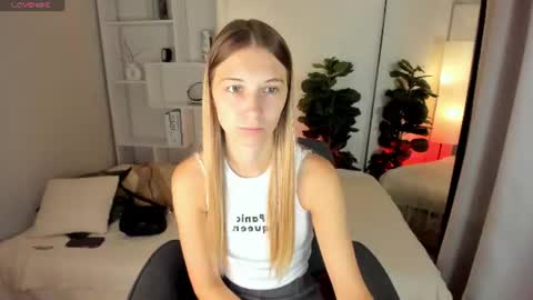 Snapshot of freya_bloss chatting on 8, 7, 2026 Laura online show from 8, 7, 2026
