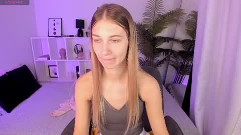 Snapshot of freya_bloss chatting on 15, 7, 2026 Laura online show from 15, 7, 2026