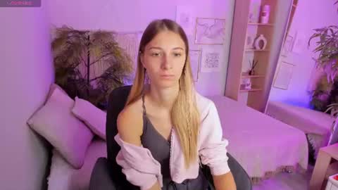 Snapshot of freya_bloss chatting on 17, 7, 2026 Laura online show from 17, 7, 2026