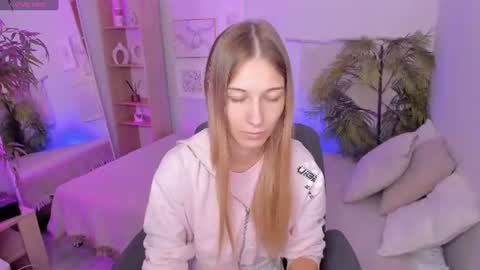 Snapshot of freya_bloss chatting on 20, 7, 2026 Laura online show from 20, 7, 2026