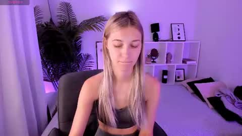 Snapshot of freya_bloss chatting on 23, 7, 2026 Laura online show from 23, 7, 2026