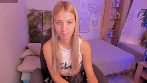 Snapshot of freya_bloss chatting on 3, 8, 2026 Laura online show from 3, 8, 2026