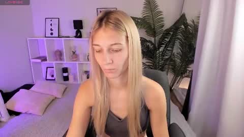 Snapshot of freya_bloss chatting on 5, 8, 2026 Laura online show from 5, 8, 2026