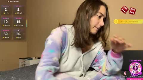 FreyaOliver online show from 5, 11, 2025