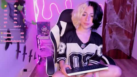 Snapshot of frida_lassi_ chatting on 19, 10, 2025 frida_lassi_ online show from 19, 10, 2025