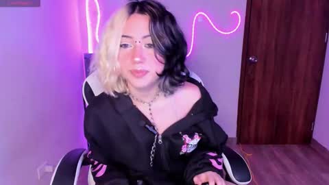 Snapshot of frida_lassi_ chatting on 9, 11, 2025 frida_lassi_ online show from 9, 11, 2025