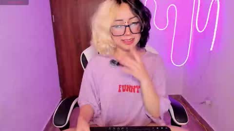 Snapshot of frida_lassi_ chatting on 13, 11, 2025 frida_lassi_ online show from 13, 11, 2025