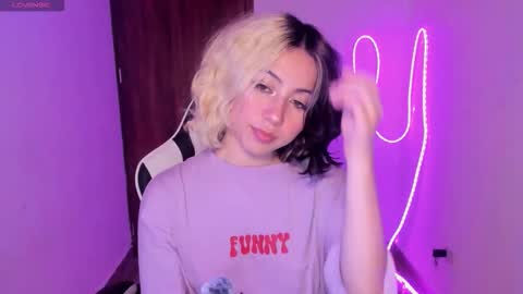 Snapshot of frida_lassi_ chatting on 26, 11, 2025 frida_lassi_ online show from 26, 11, 2025