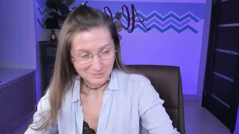 Snapshot of fridatander chatting on 10, 3, 2025 Frida Tander online show from 10, 3, 2025