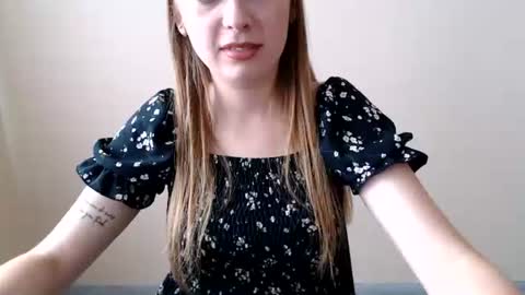 Snapshot of funemma000 chatting on 17, 7, 2026 Emma online show from 17, 7, 2026