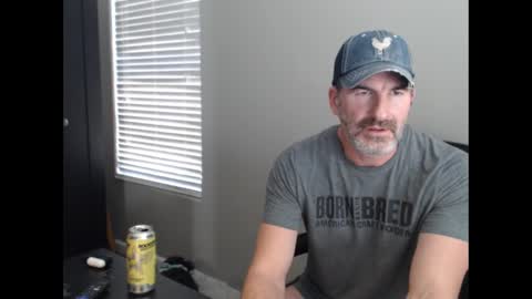 Snapshot of funfitmalelv2 chatting on 4, 1, 2025 funfitmalelv2 online show from 4, 1, 2025