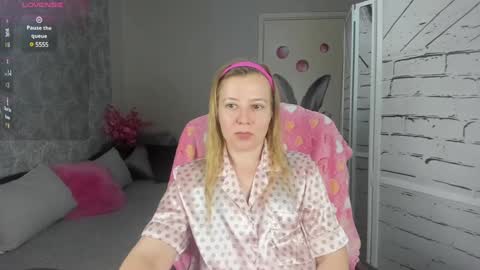 funny_bunny4 online show from 21, 12, 2024