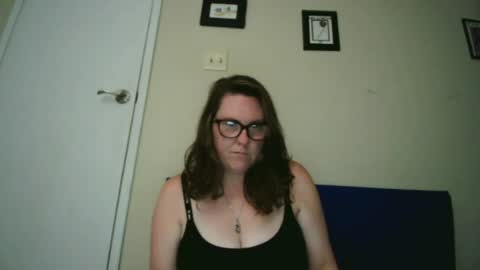fuzzypeaches87 online show from 4, 7, 2026