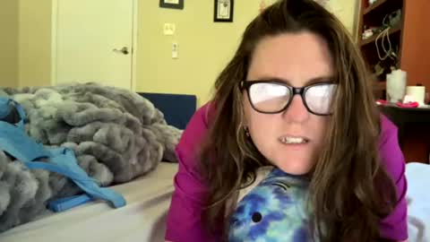 fuzzypeaches87 online show from 3, 8, 2026
