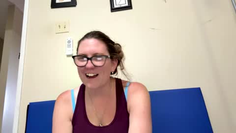 fuzzypeaches87 online show from 4, 8, 2026