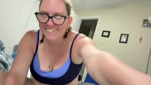 fuzzypeaches87 online show from 6, 8, 2026