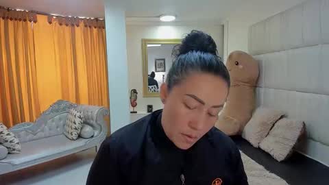 Snapshot of gaby_trent chatting on 5, 2, 2026 gabriela online show from 5, 2, 2026