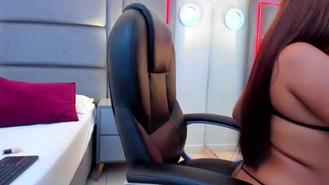 gabymoreau online show from 28, 2, 2026