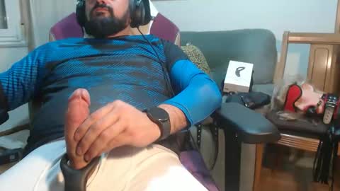 Snapshot of gag0nmyc0ck chatting on 14, 12, 2025 your master online show from 14, 12, 2025