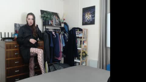 HOT  online show from 9, 5, 2026