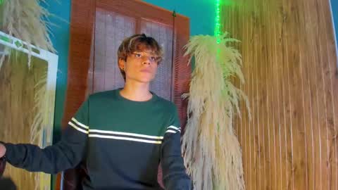 Snapshot of gaze_dream chatting on 20, 12, 2025 HAN online show from 20, 12, 2025