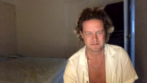 Snapshot of gcsurfer81 chatting on 1, 1, 2025 gcsurfer81 online show from 1, 1, 2025