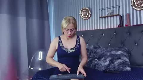 geminis_milf online show from 4, 8, 2026