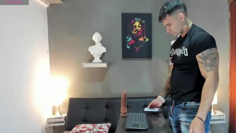 Snapshot of gendersonfit chatting on 4, 12, 2024 gendersonfit online show from 4, 12, 2024